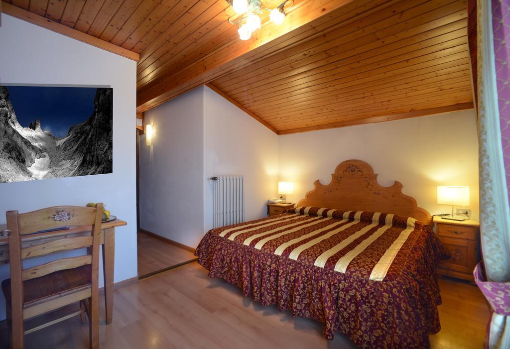 Hotel Margherita Сан-Мартино-ди-Кастроцца Номер фото